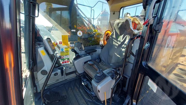2017 Caterpillar 336FL Excavator - cabin_interior